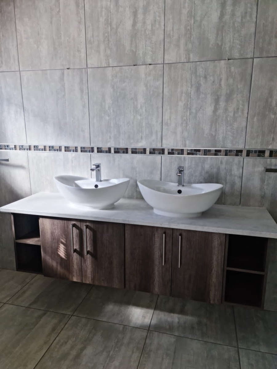 To Let 2 Bedroom Property for Rent in Albertinia Western Cape